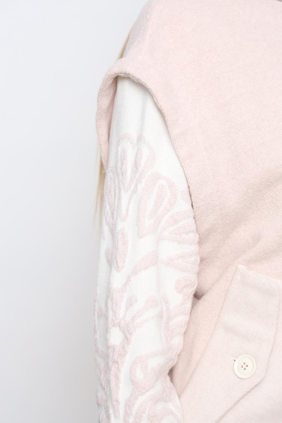 Жилет Tricot Chic с капюшоном пудровый