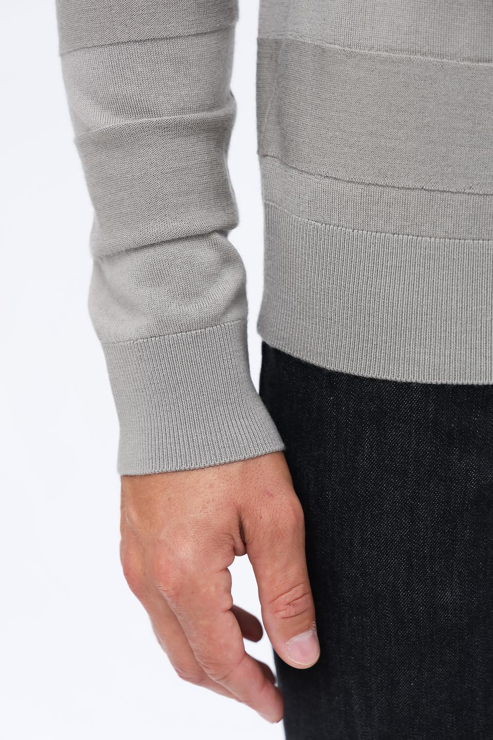 Джемпер Emporio Armani серый в полоску