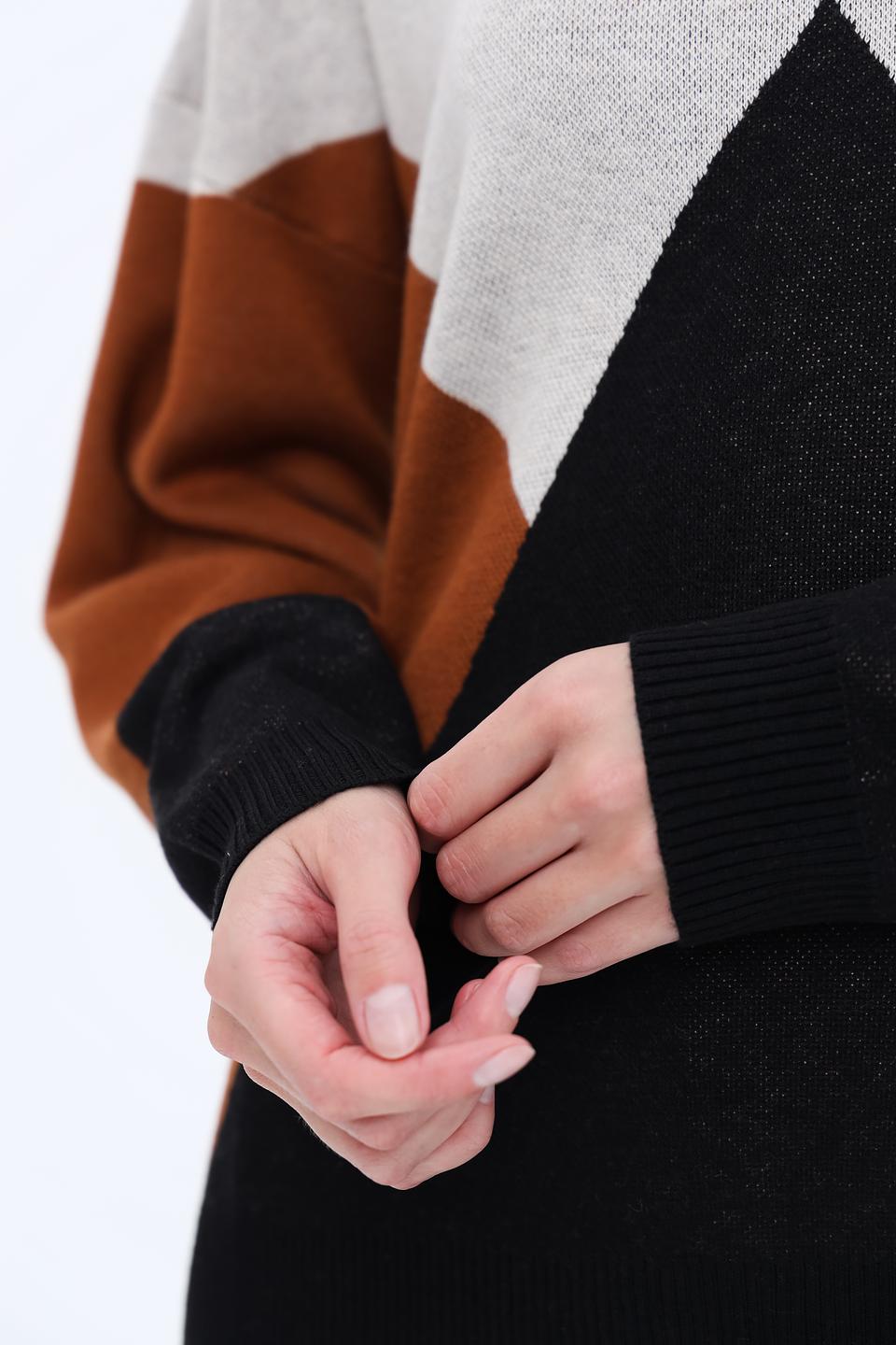 Пуловер UNQ женский V-образный