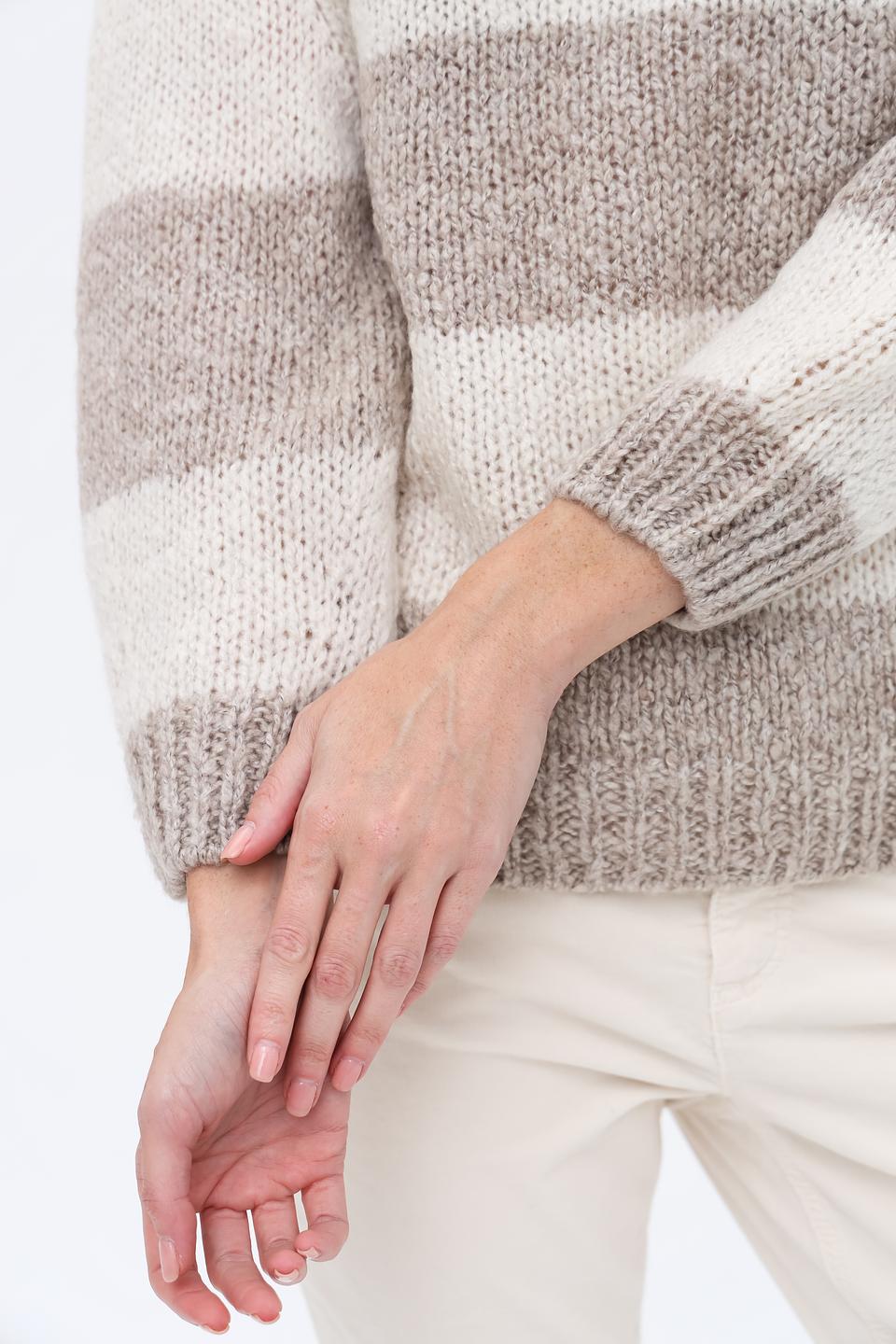 Пуловер Oui в полоску бежевый