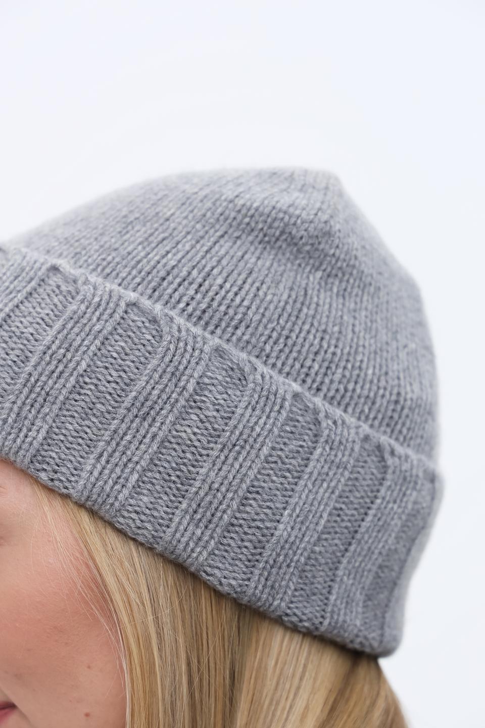 Шапка Emporio Armani серая