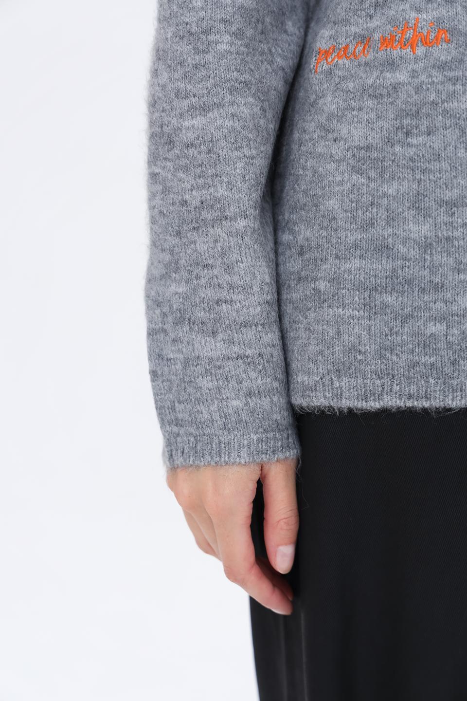 Пуловер Time Zone с вышивкой серый