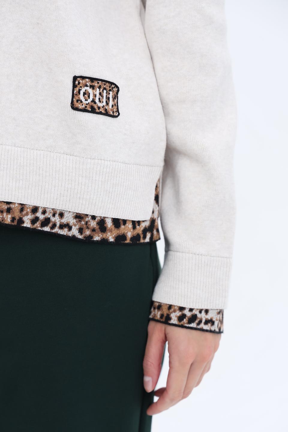 Пуловер Oui с леопардовым декором бежевый