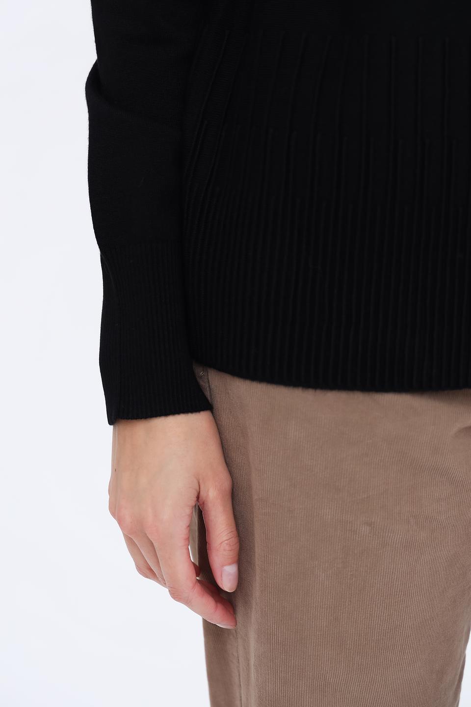 Пуловер Bianca чёрный с горлом