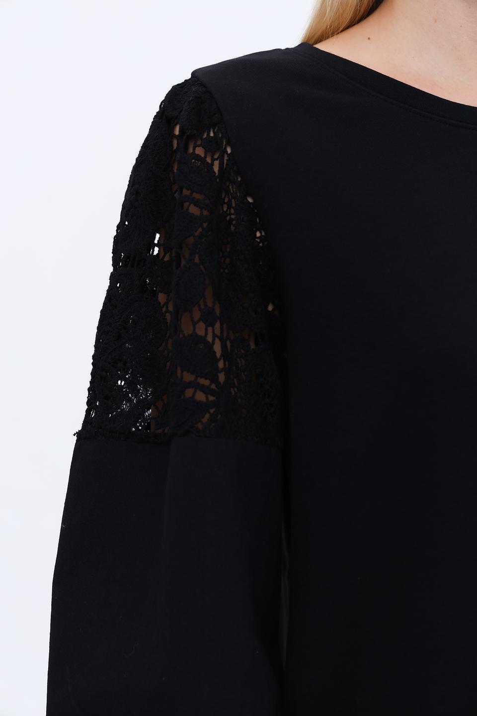 Платье Monari чёрное с кружевом