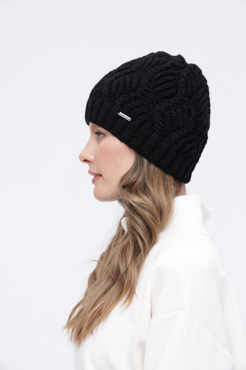 Шапка Wegener чёрная с косами