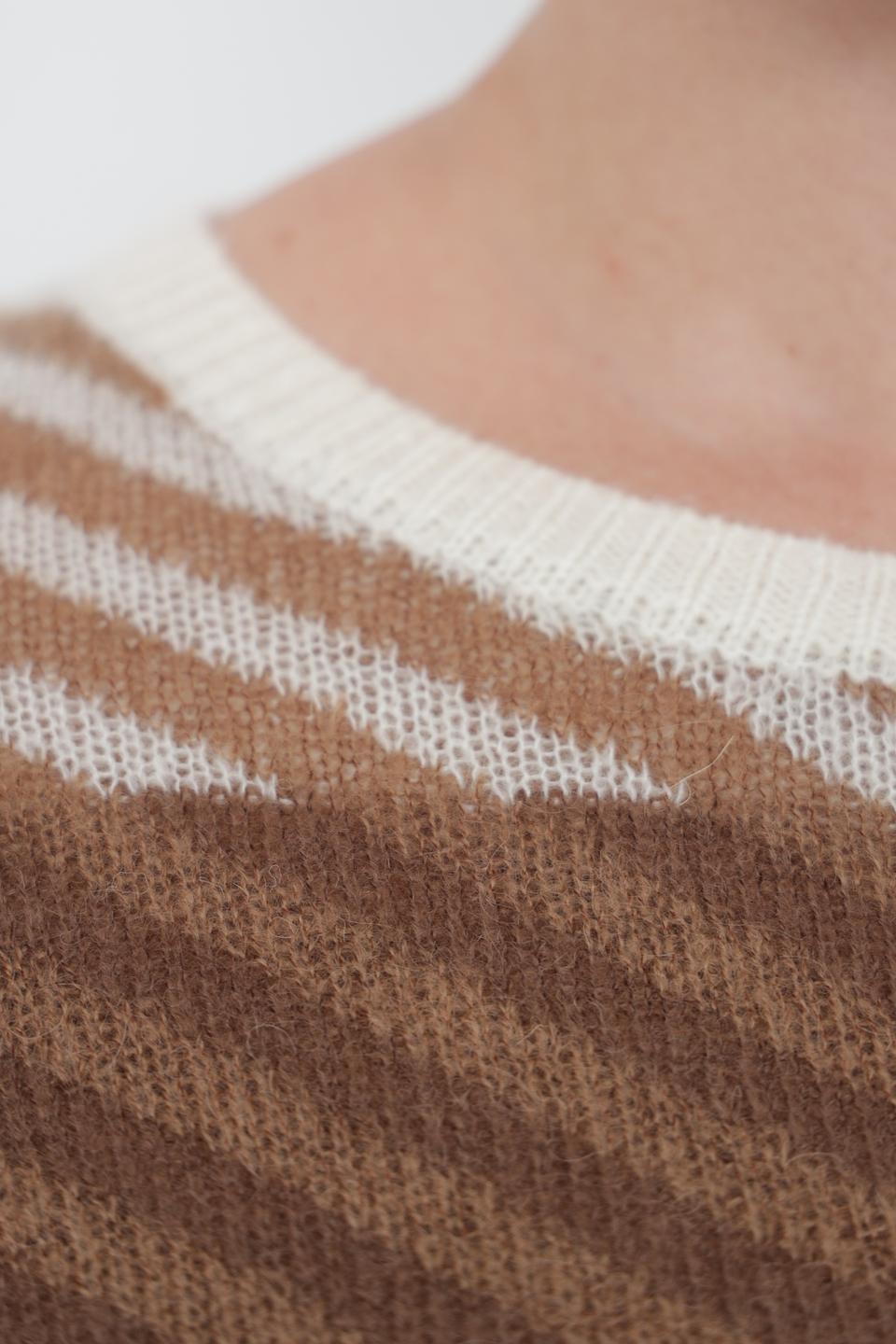 Пуловер Lebek в полоску бежевый