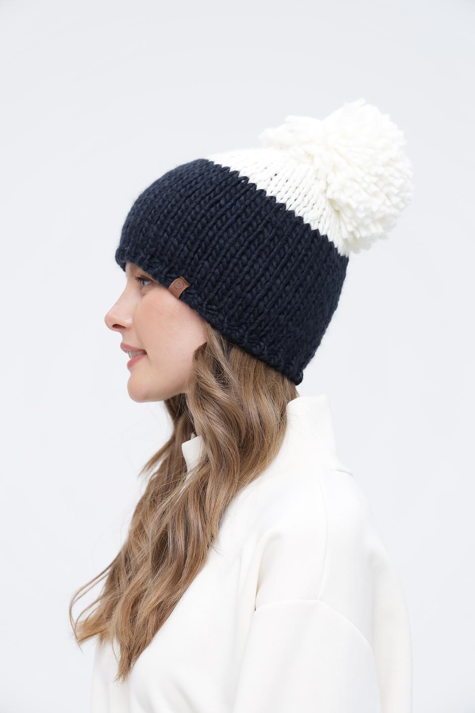 Шапка Bugatti с помпоном