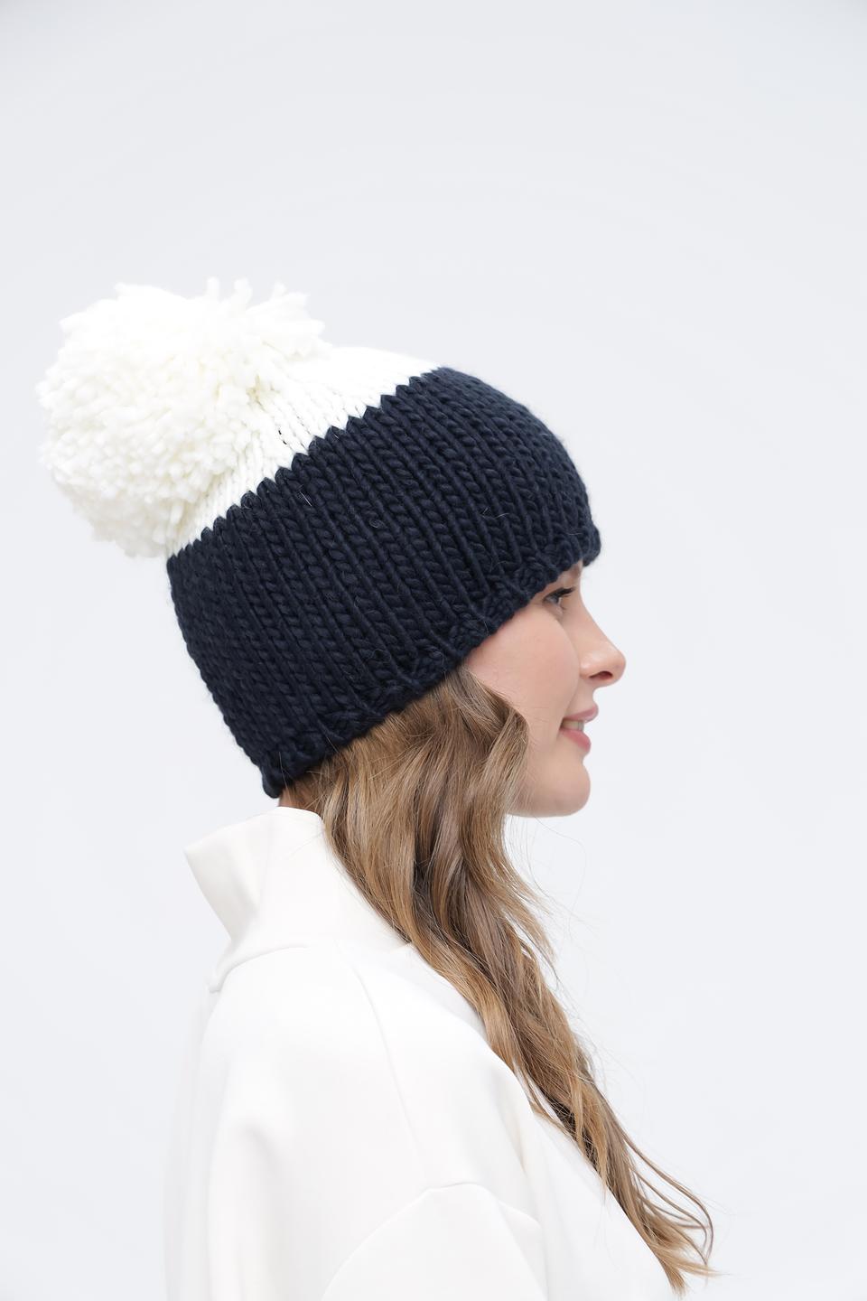 Шапка Bugatti с помпоном