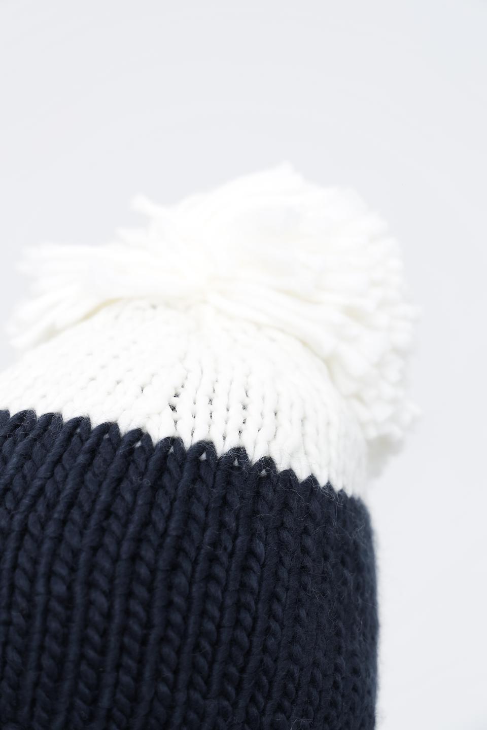 Шапка Bugatti с помпоном