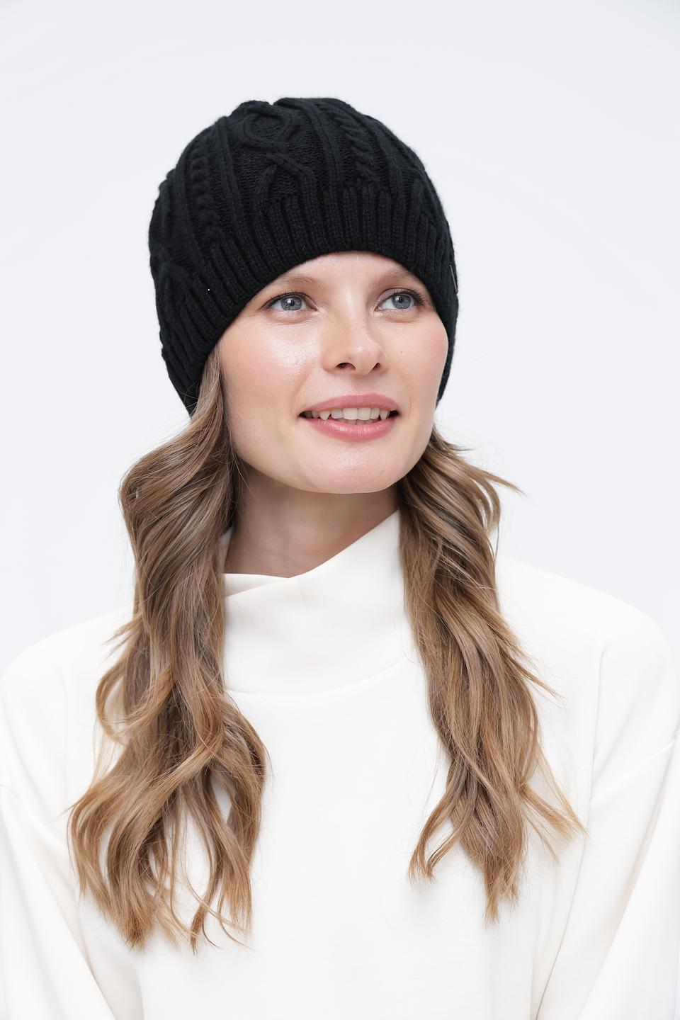 Шапка Wegener чёрная с косами