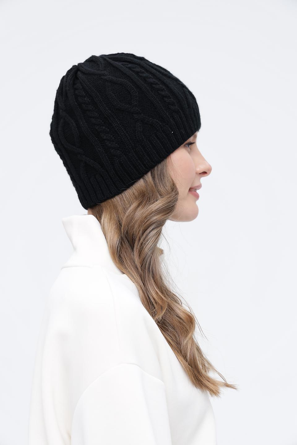 Шапка Wegener чёрная с косами