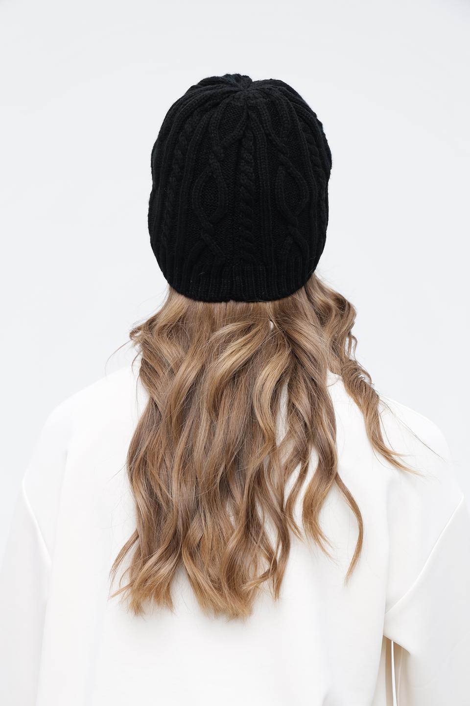 Шапка Wegener чёрная с косами