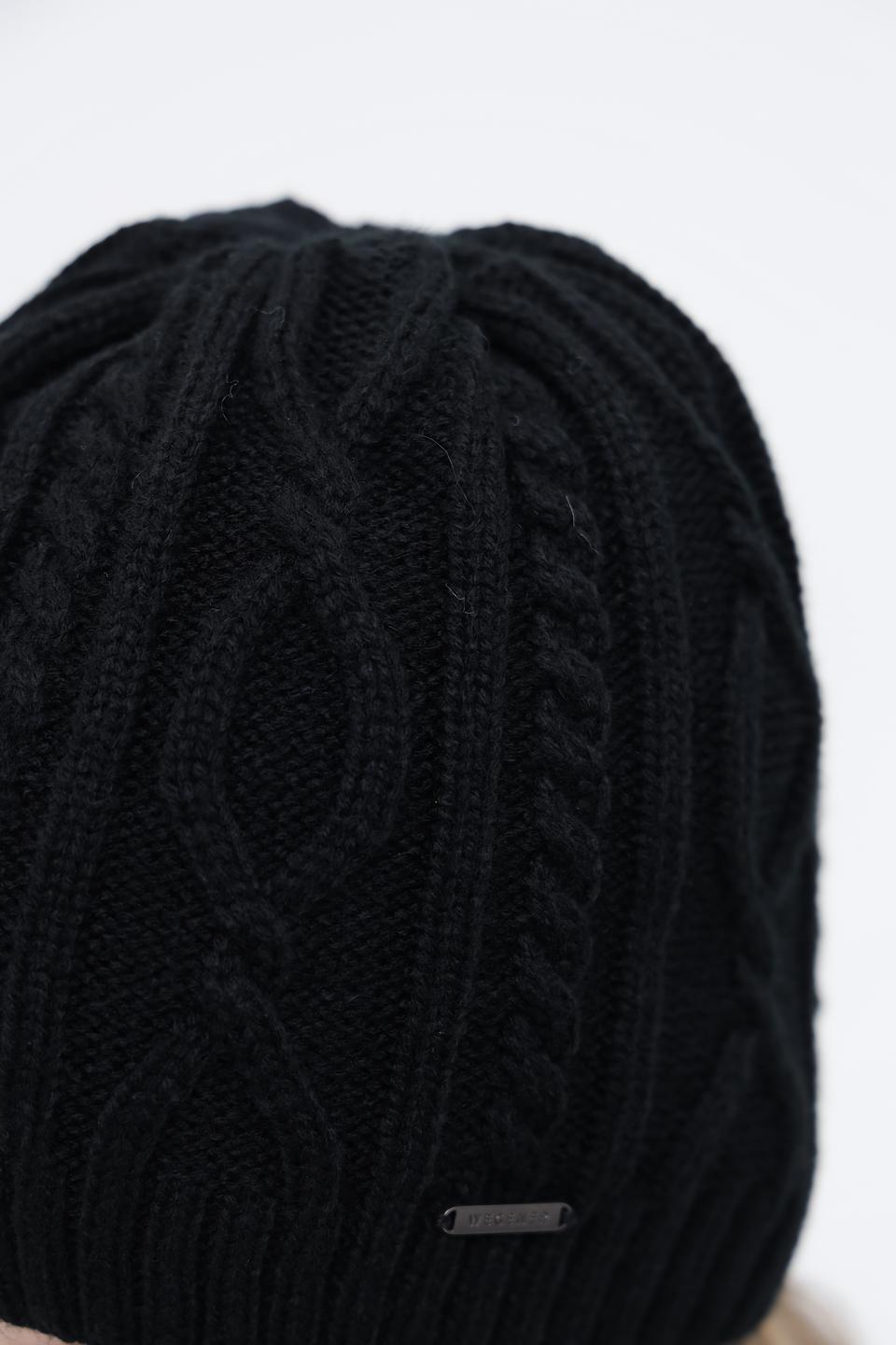 Шапка Wegener чёрная с косами