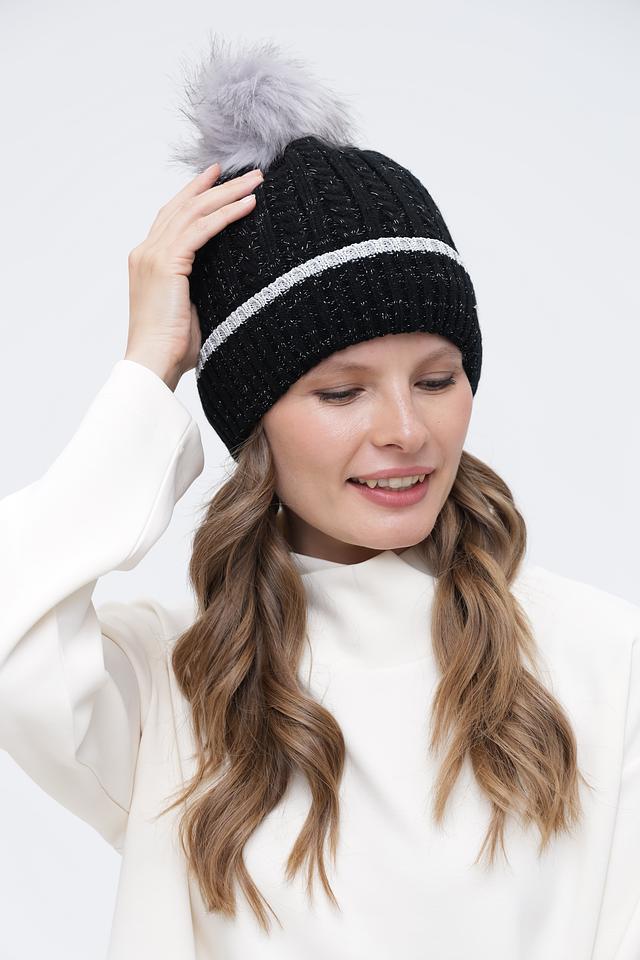 Шапка Wegener с помпоном чёрная