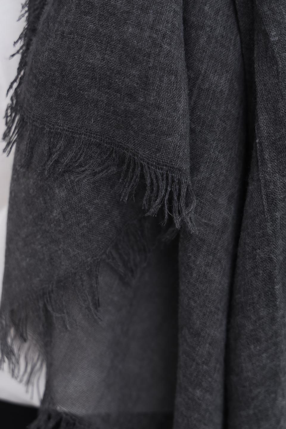 Шарф Fraas графитовый с бахромой