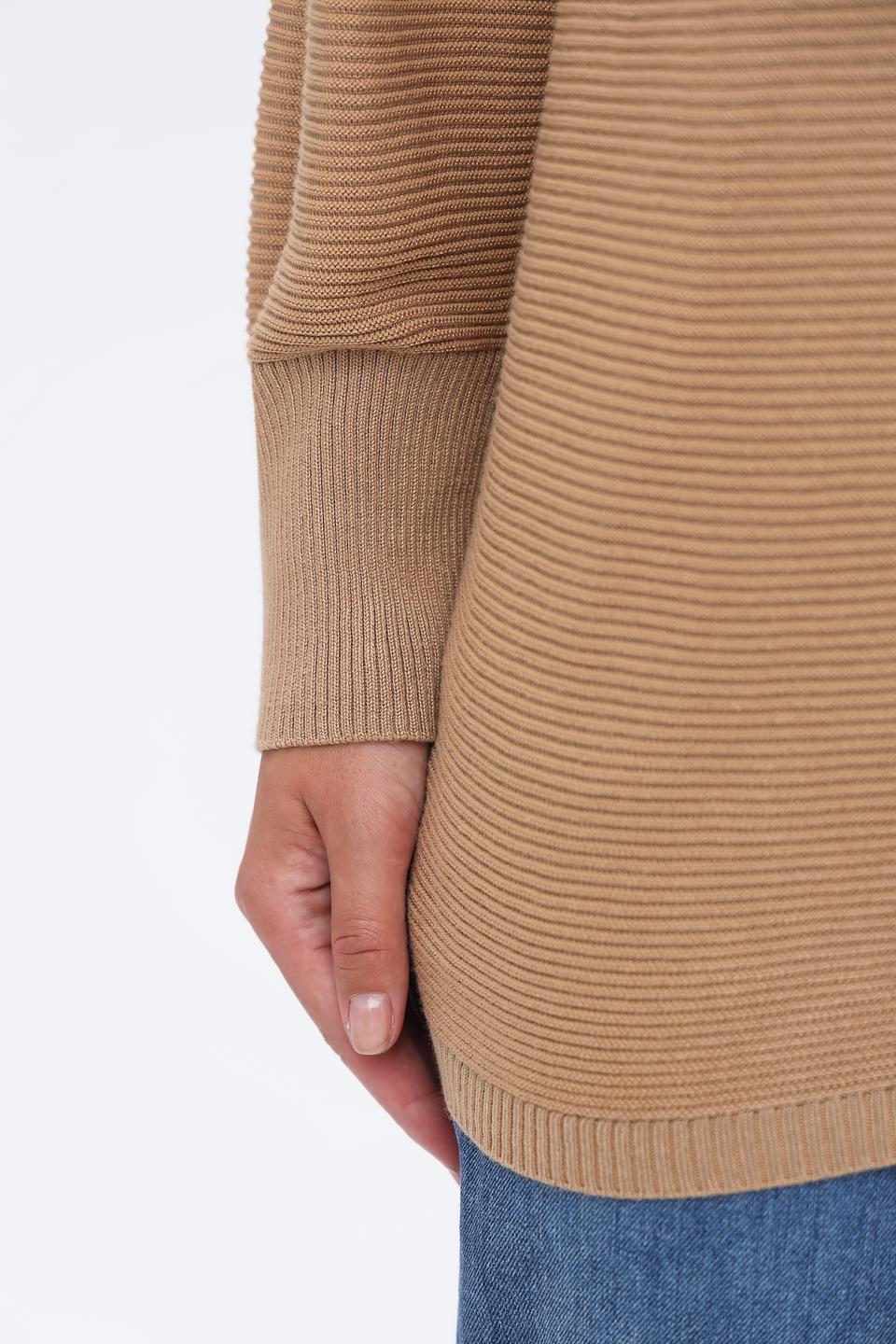 Пуловер More and More бежевый