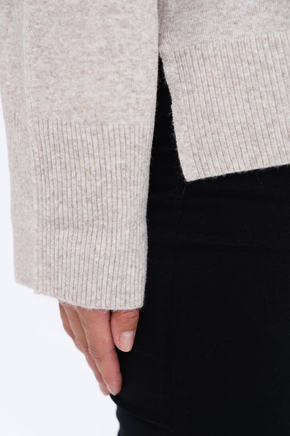 Пуловер Broadway V-образный бежевый