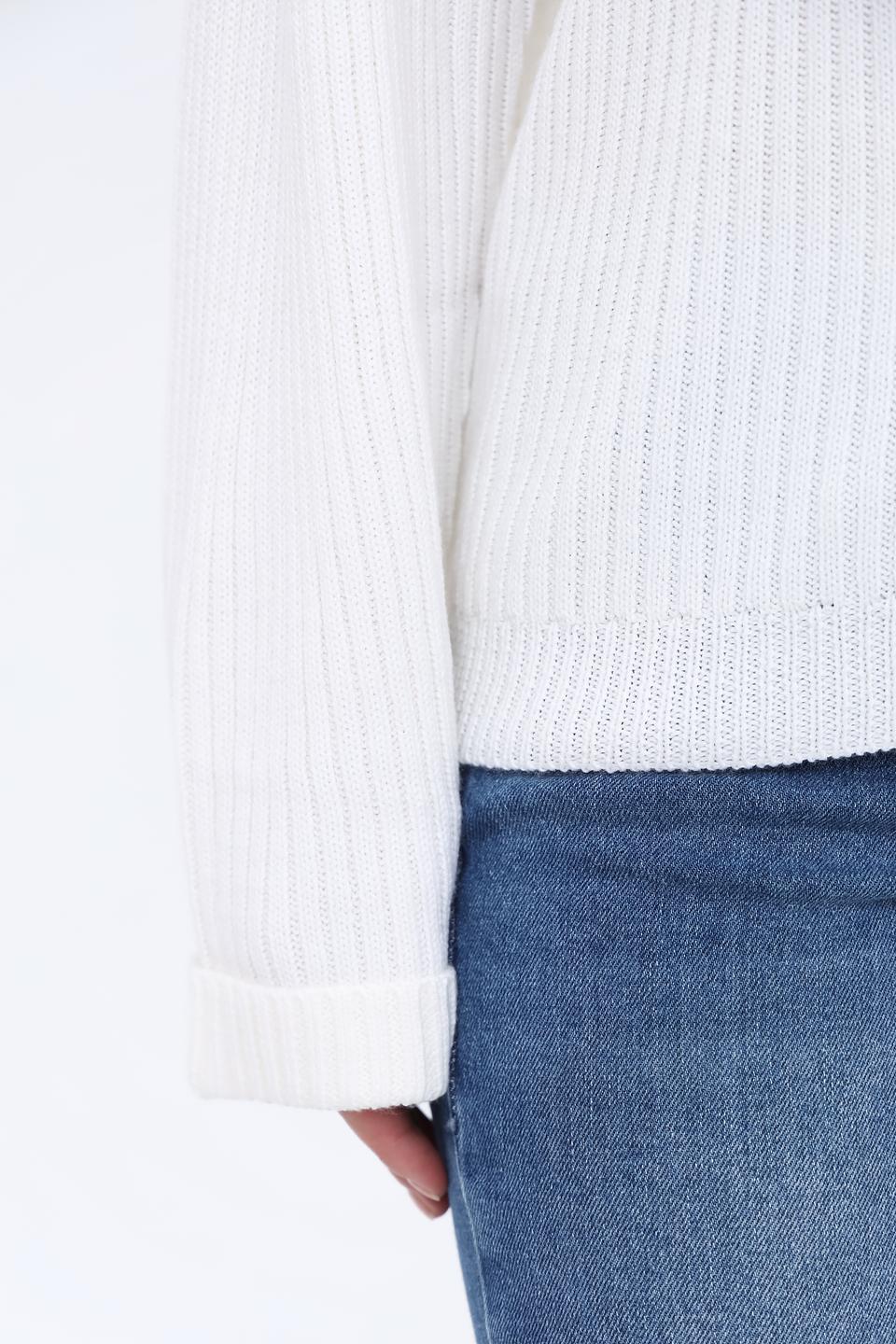 Пуловер UNQ женский белый с горлом