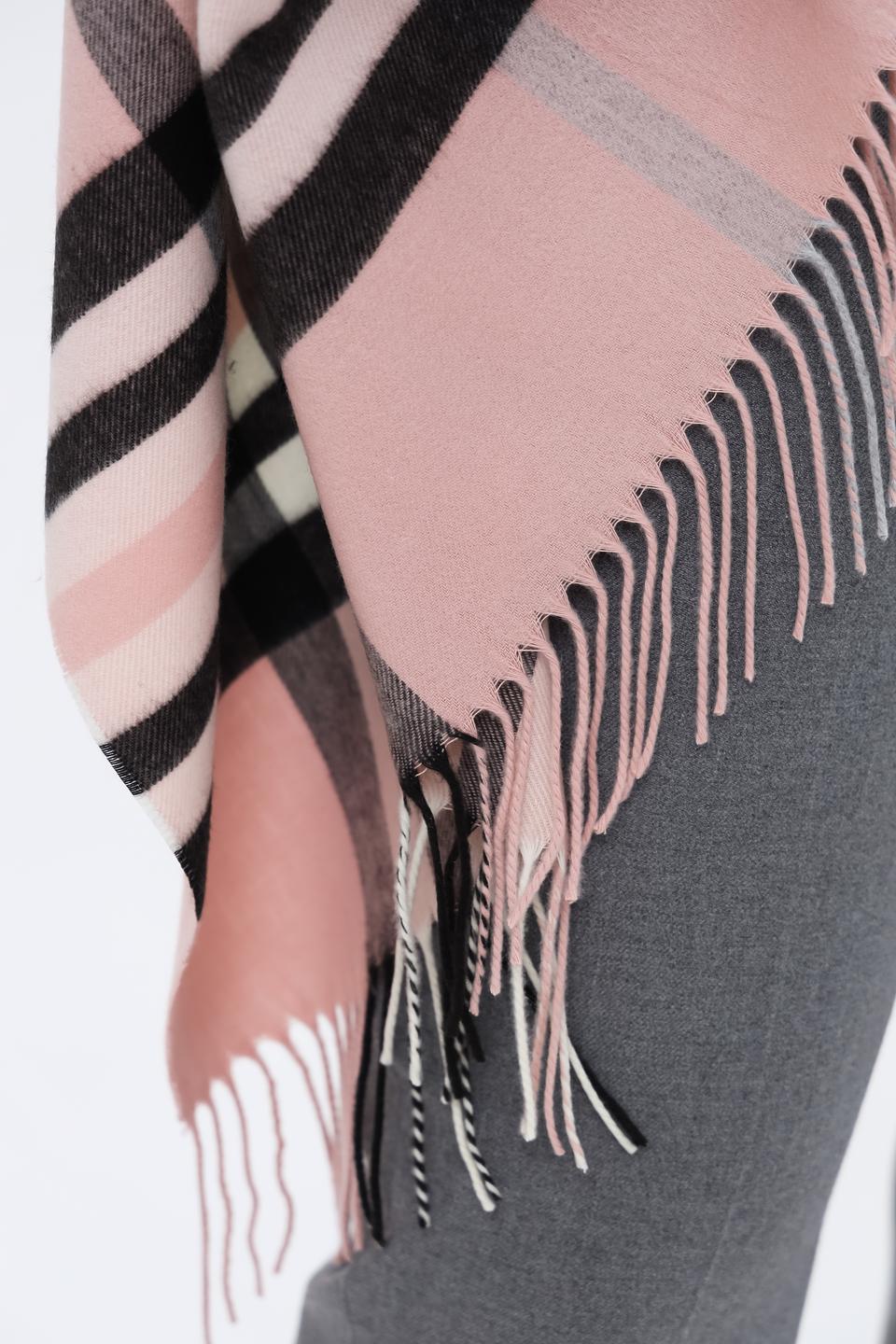 Шарф Fraas в клетку розовый