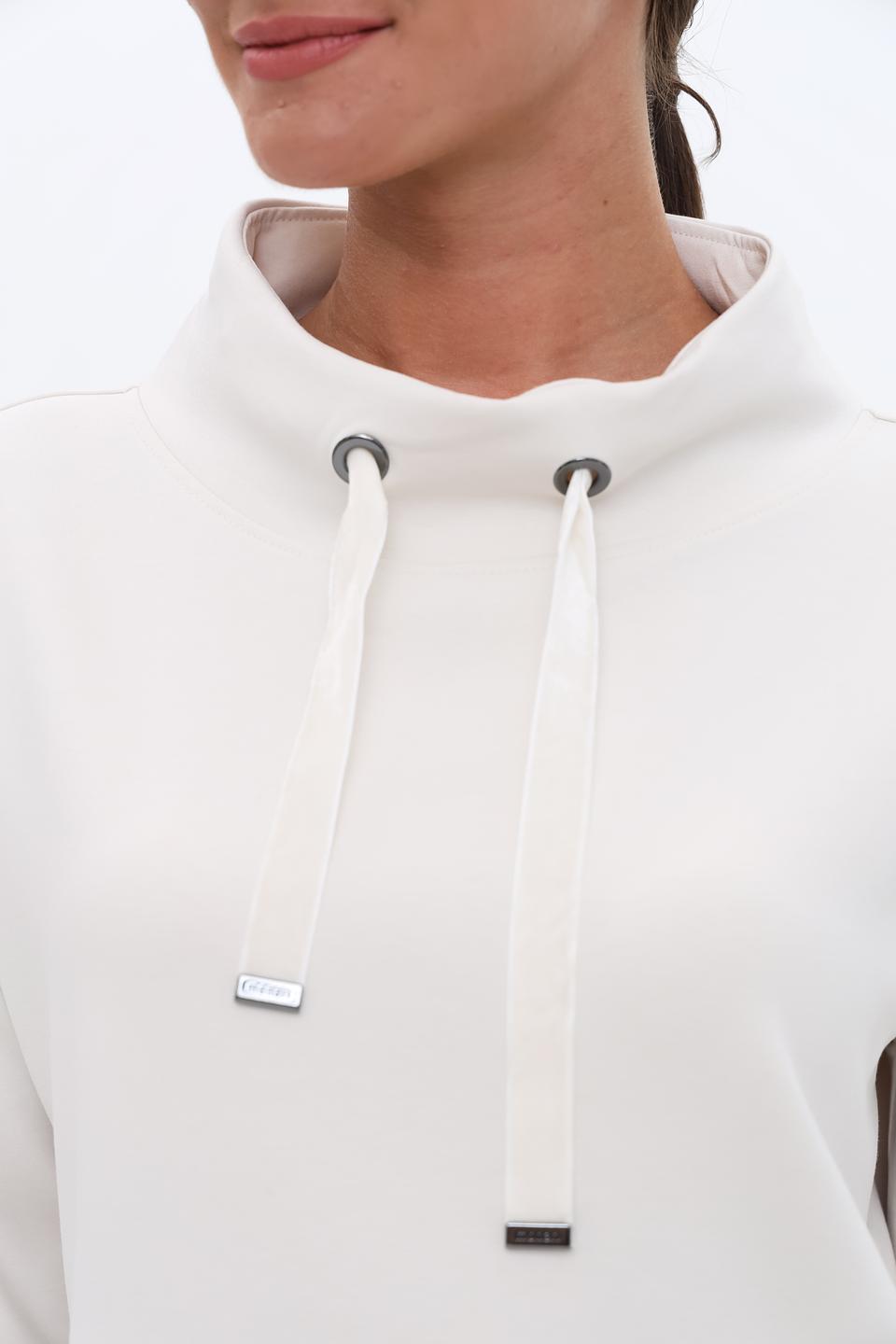 Пуловер Monari белый с капюшоном