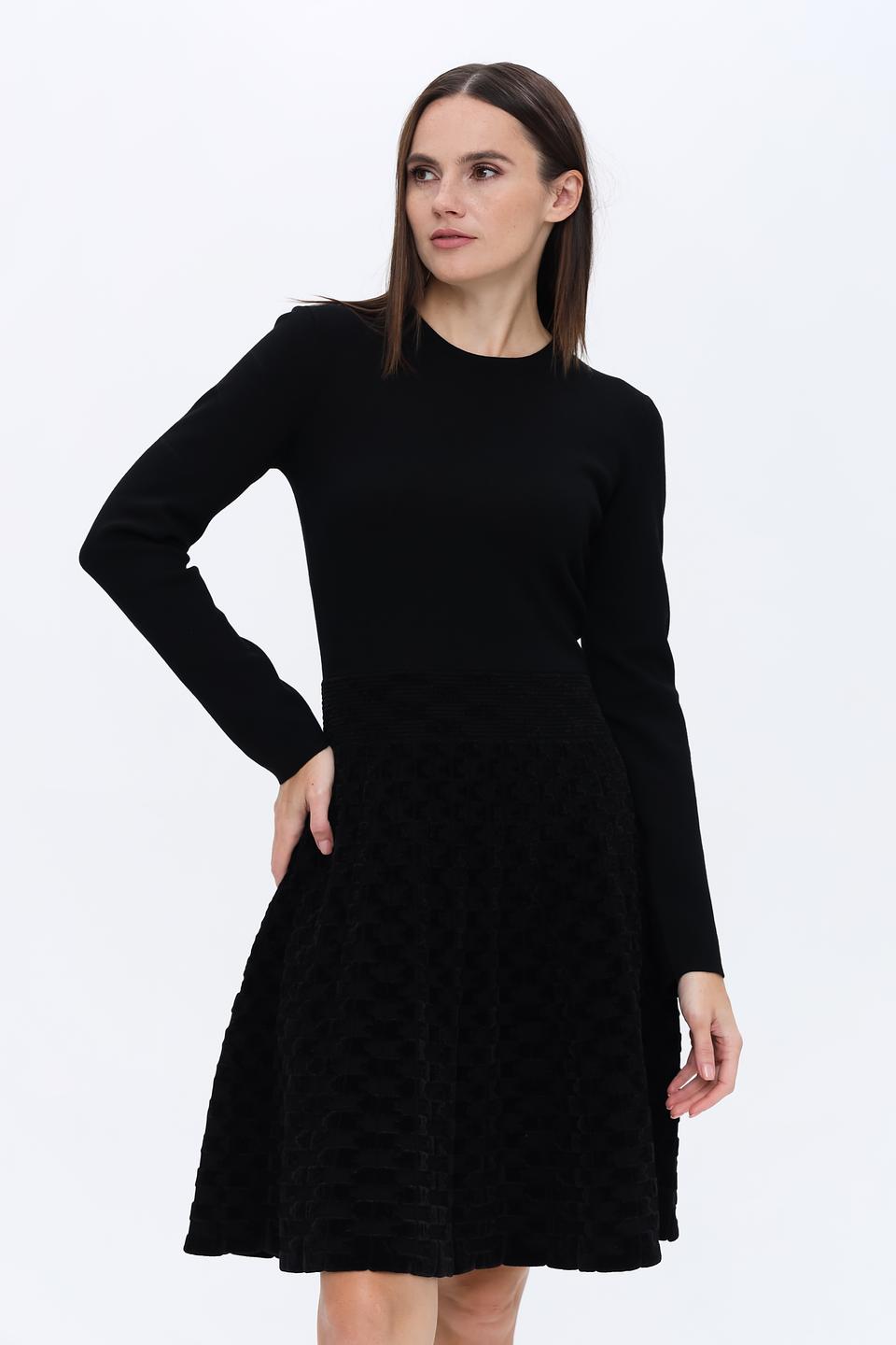 Платье Emporio Armani черное с текстурой