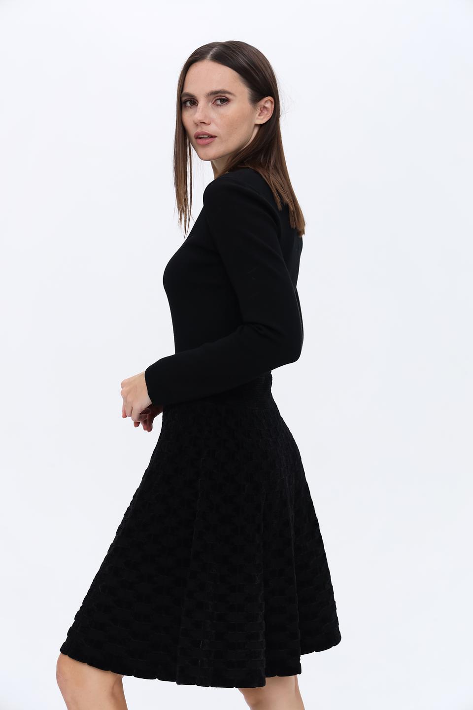 Платье Emporio Armani черное с текстурой