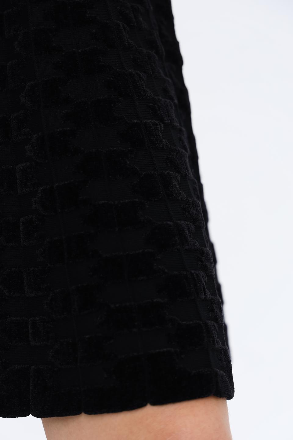 Платье Emporio Armani черное с текстурой