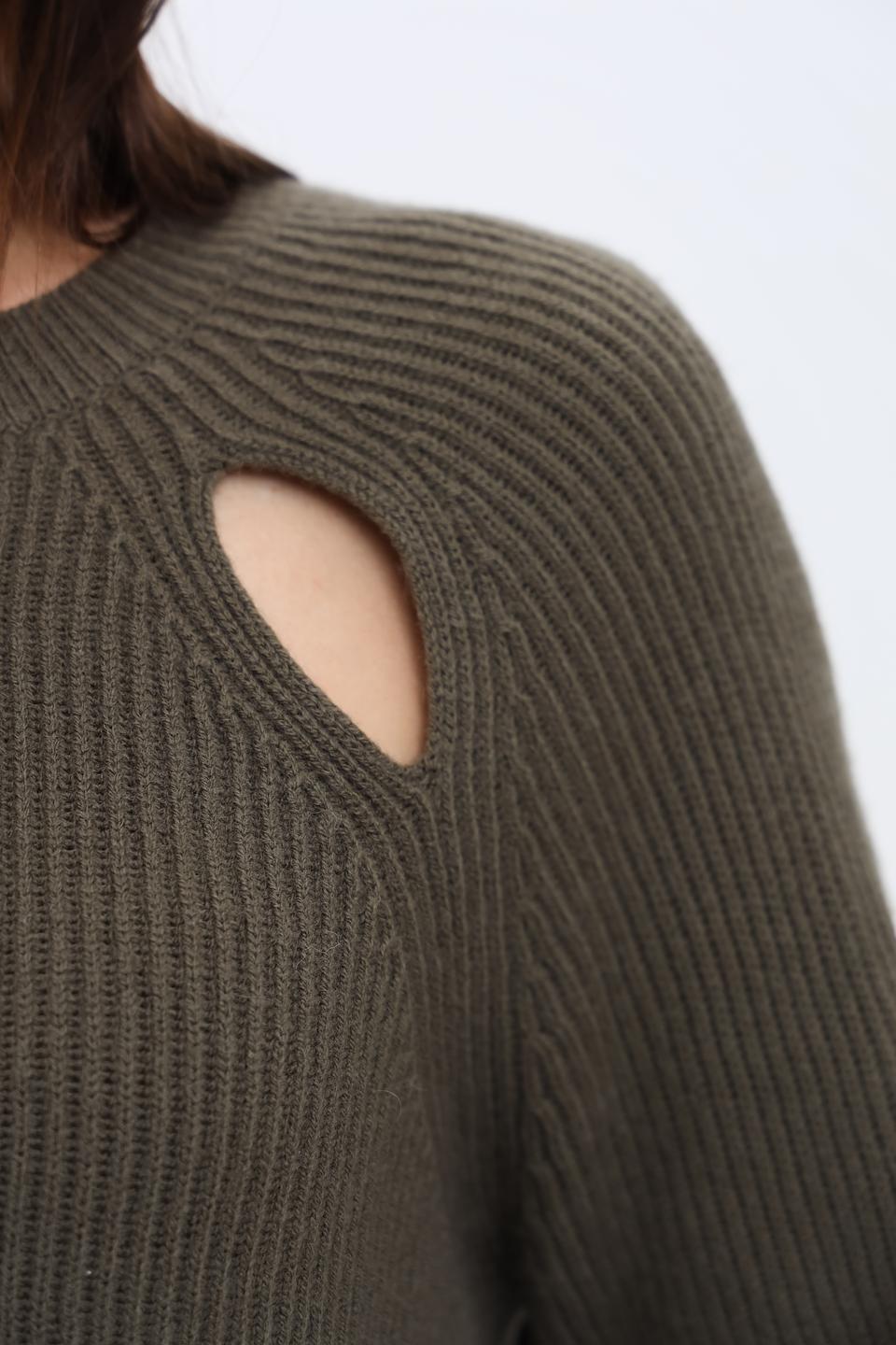 Пуловер Luisa Cerano с вырезами хаки