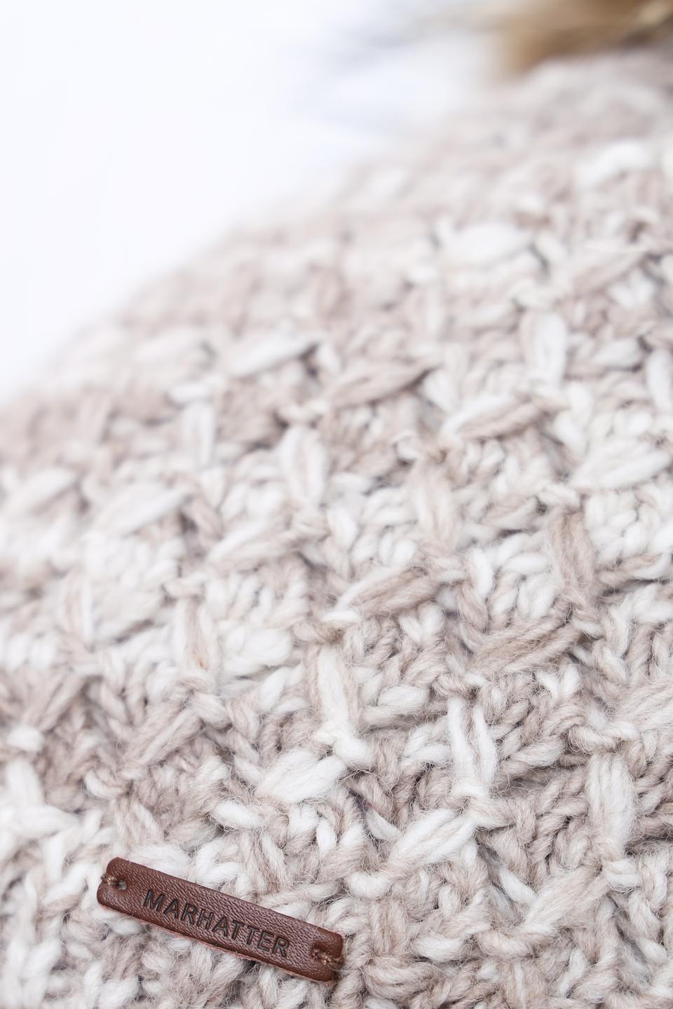 Шапка Marhatter с помпоном бежевая