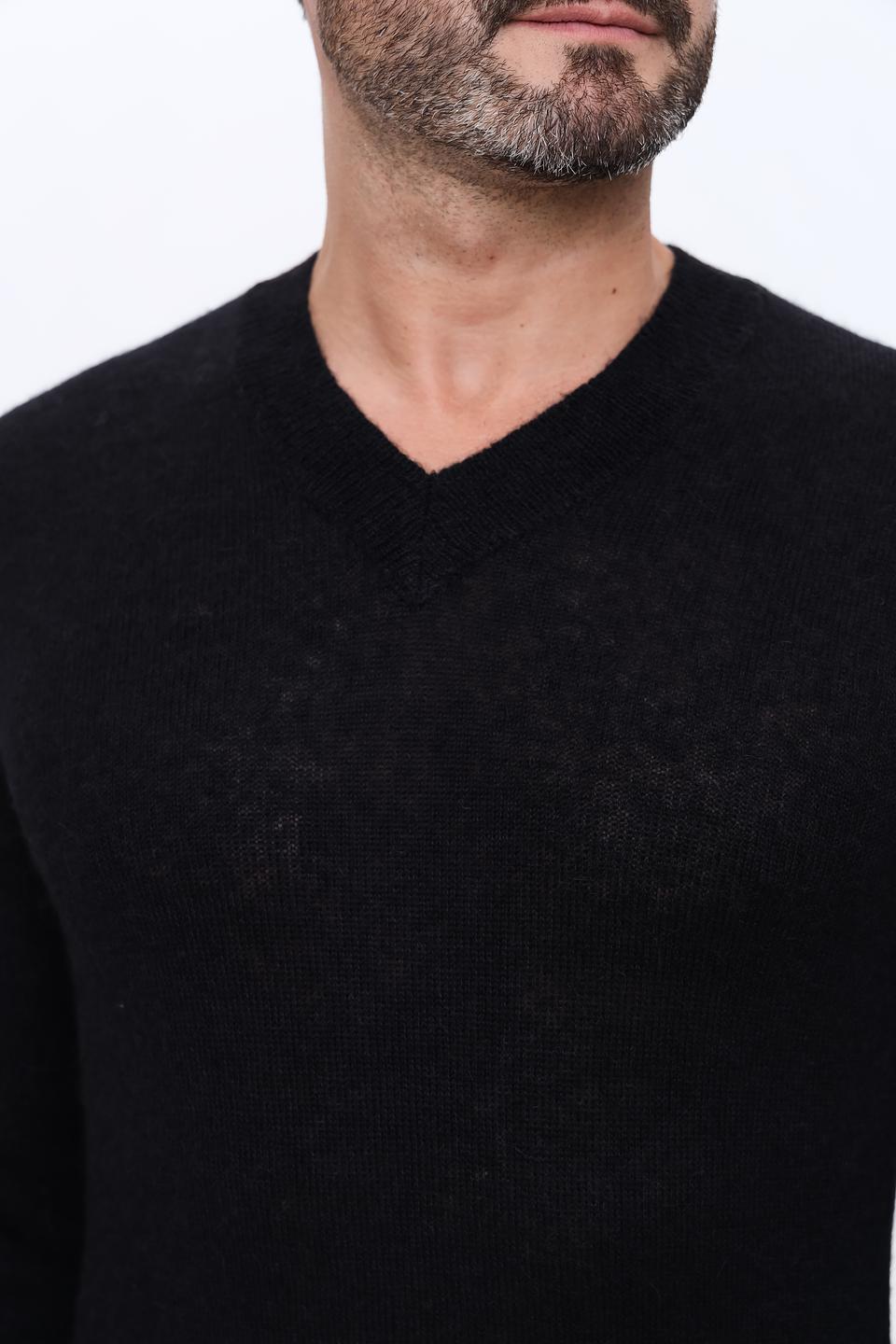 Джемпер Strellson V-образный чёрный