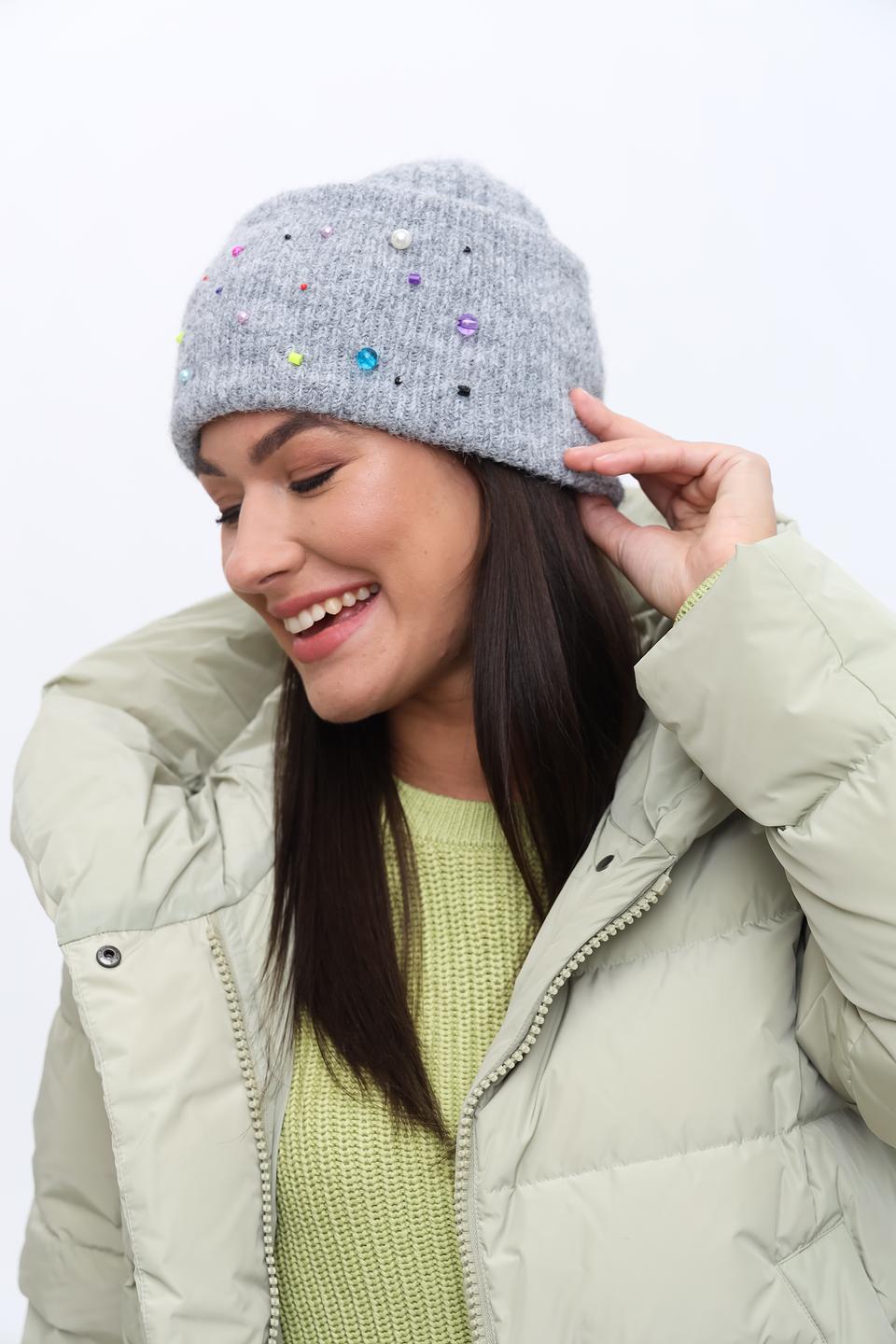 Шапка Seeberger с бусинами серая