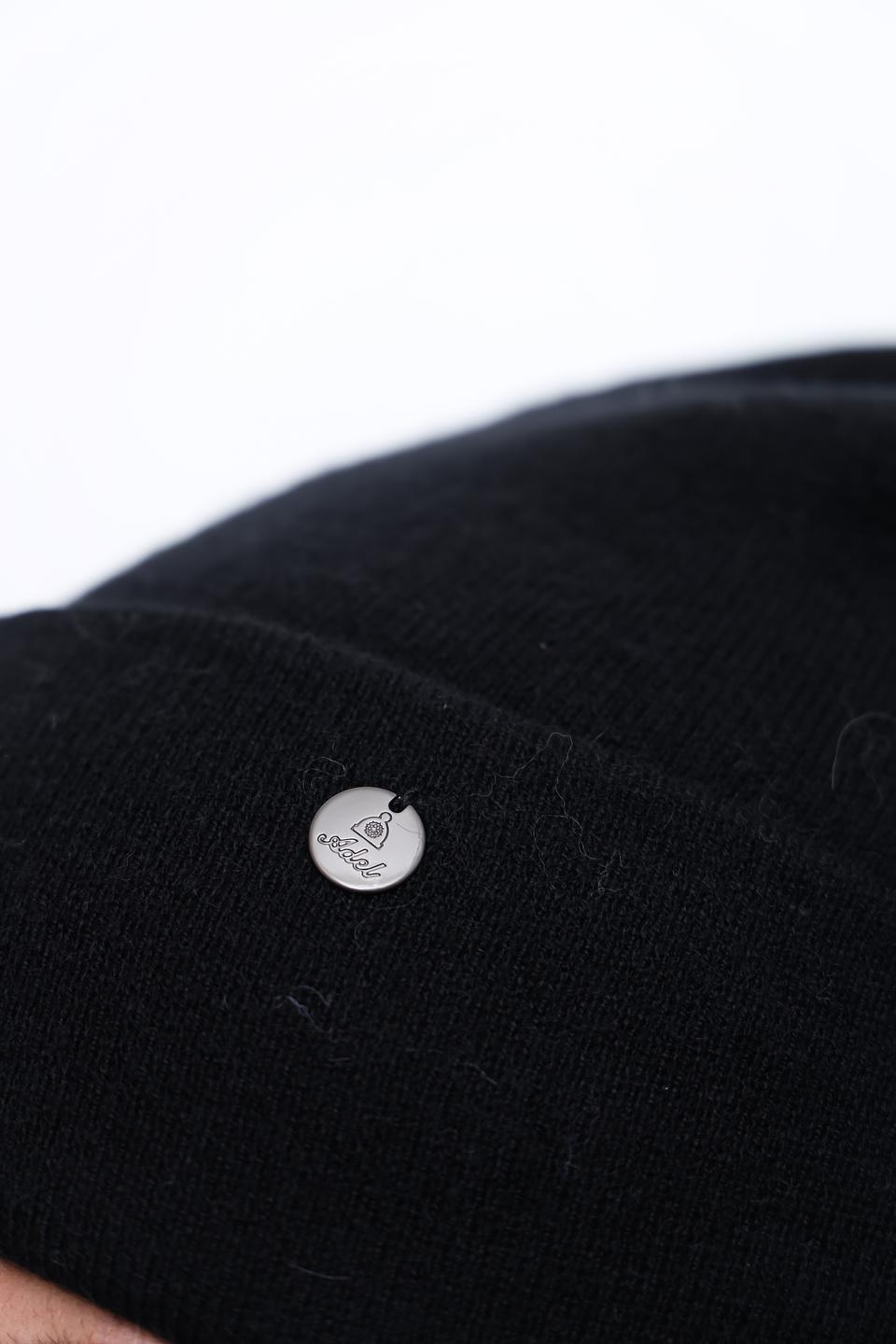 Шапка Adel чёрная