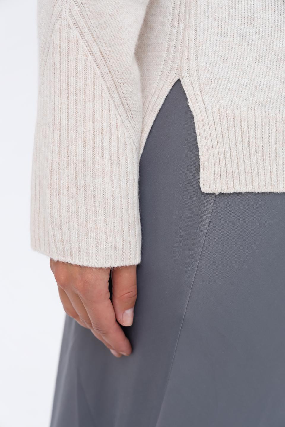 Пуловер Lecomte с горлом бежевый