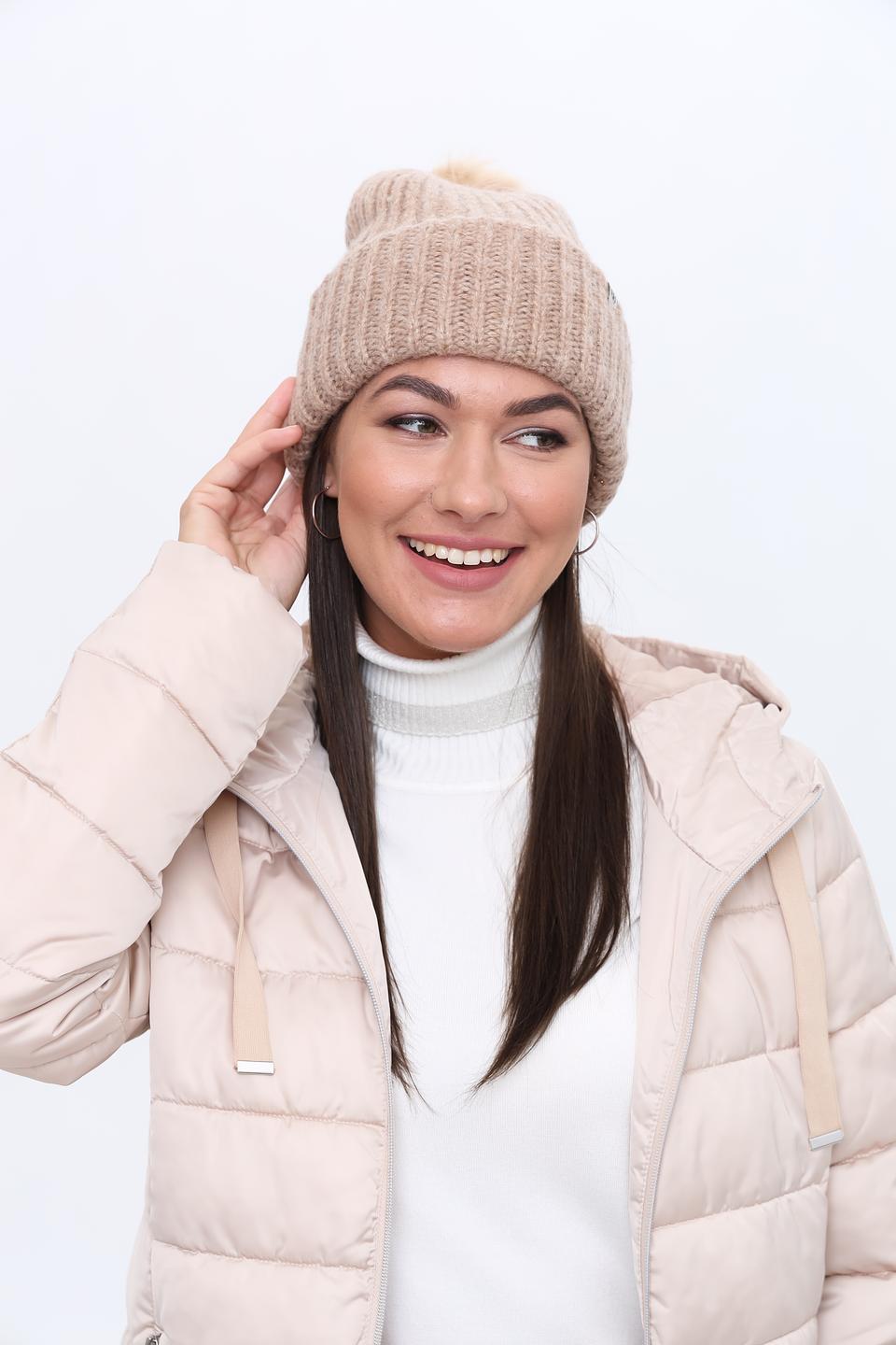 Шапка Roeckl с помпоном бежевая