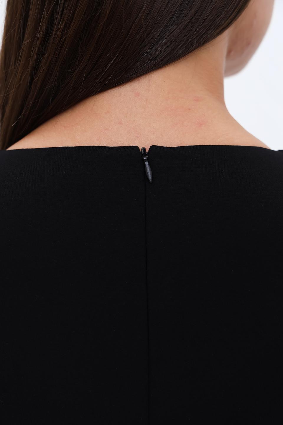 Платье Catnoir чёрное с V-образным вырезом