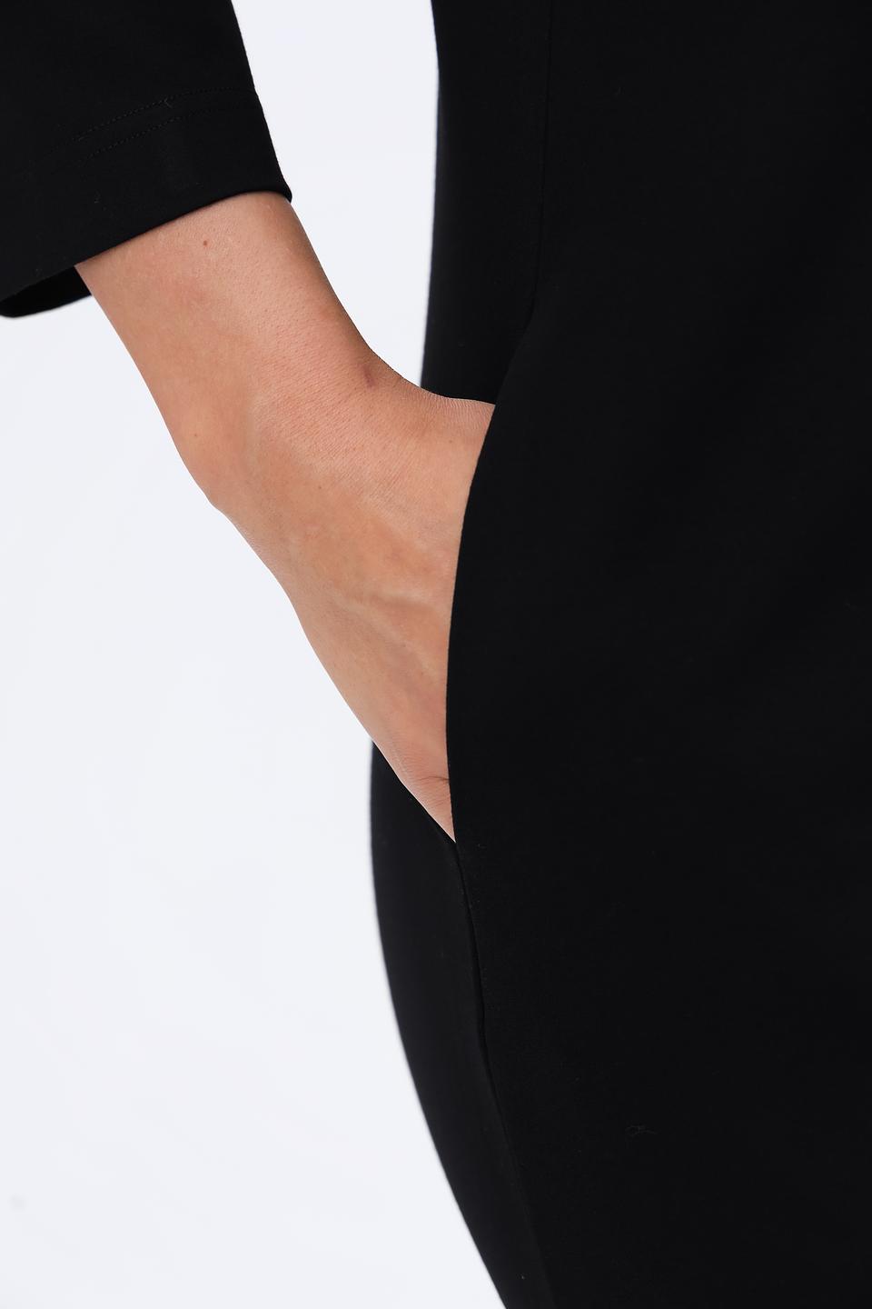 Платье Catnoir чёрное с V-образным вырезом