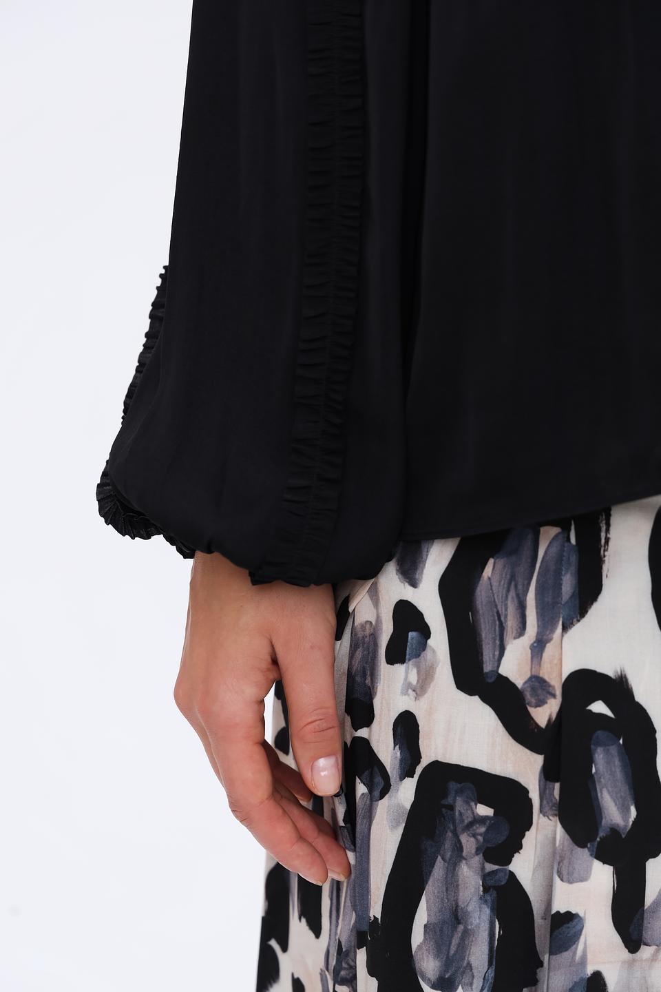 Блуза Marc Cain чёрная с завязкой