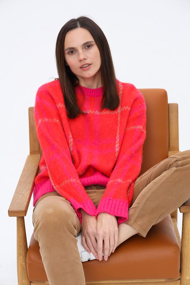 Пуловер Oui в клетку фуксия