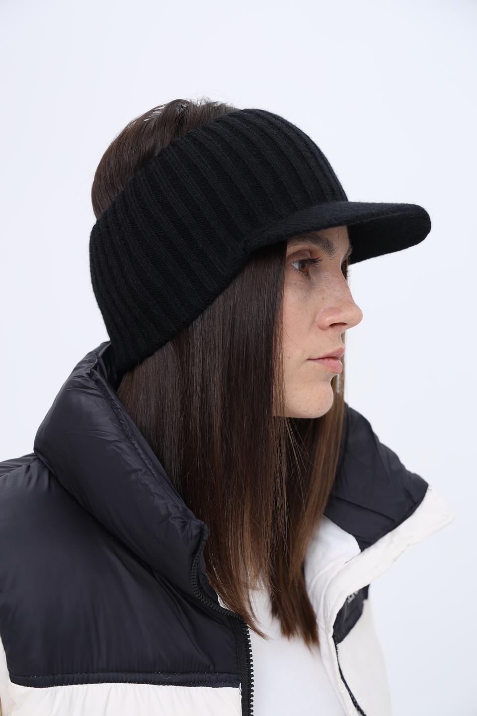 Кепка Adel с козырьком чёрная