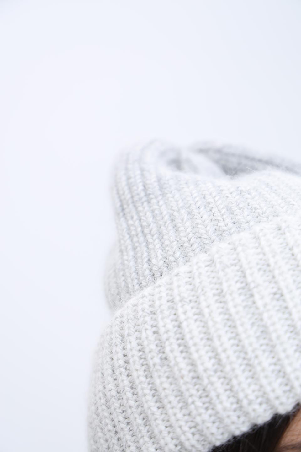 Шапка Marhatter вязаная белая