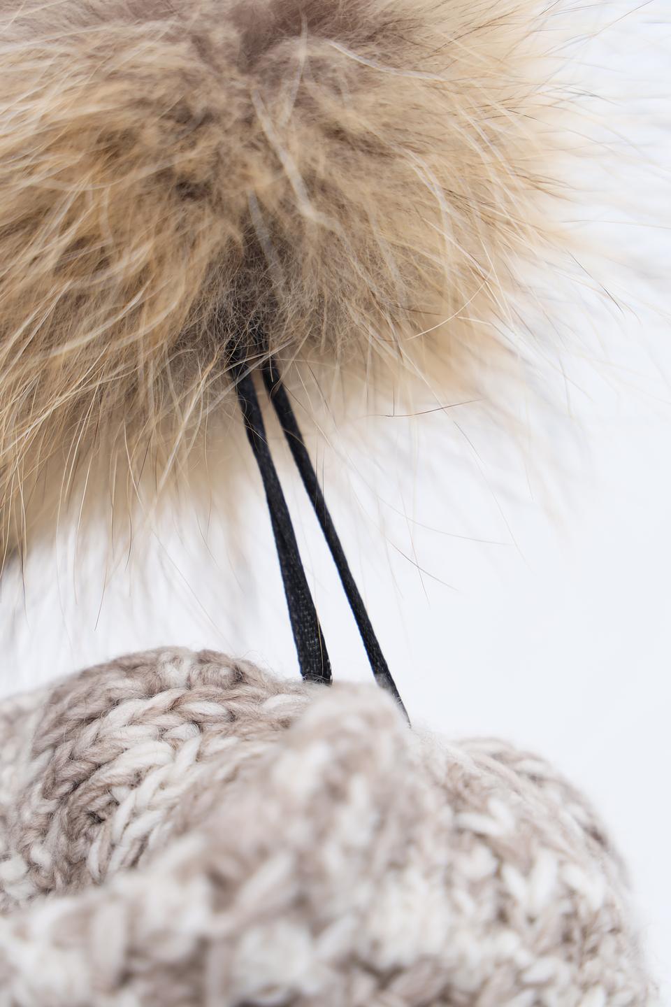 Шапка Marhatter с помпоном бежевая