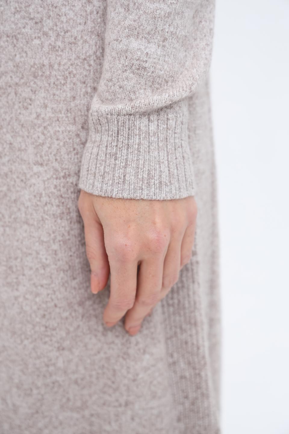 Платье Olsen вязаное бежевое