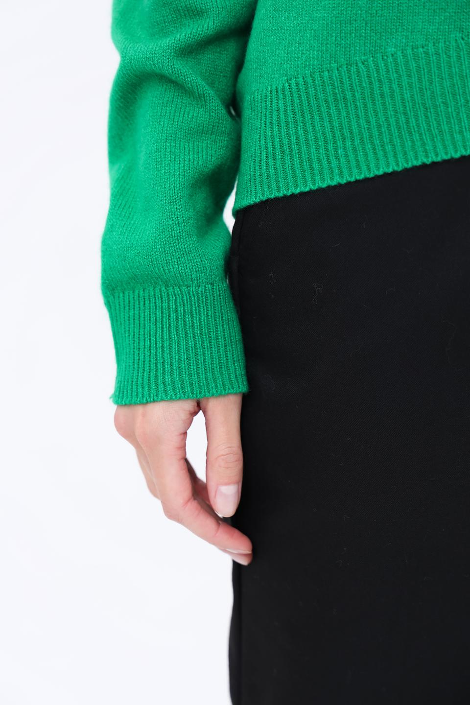 Пуловер Oui зелёный с горлом