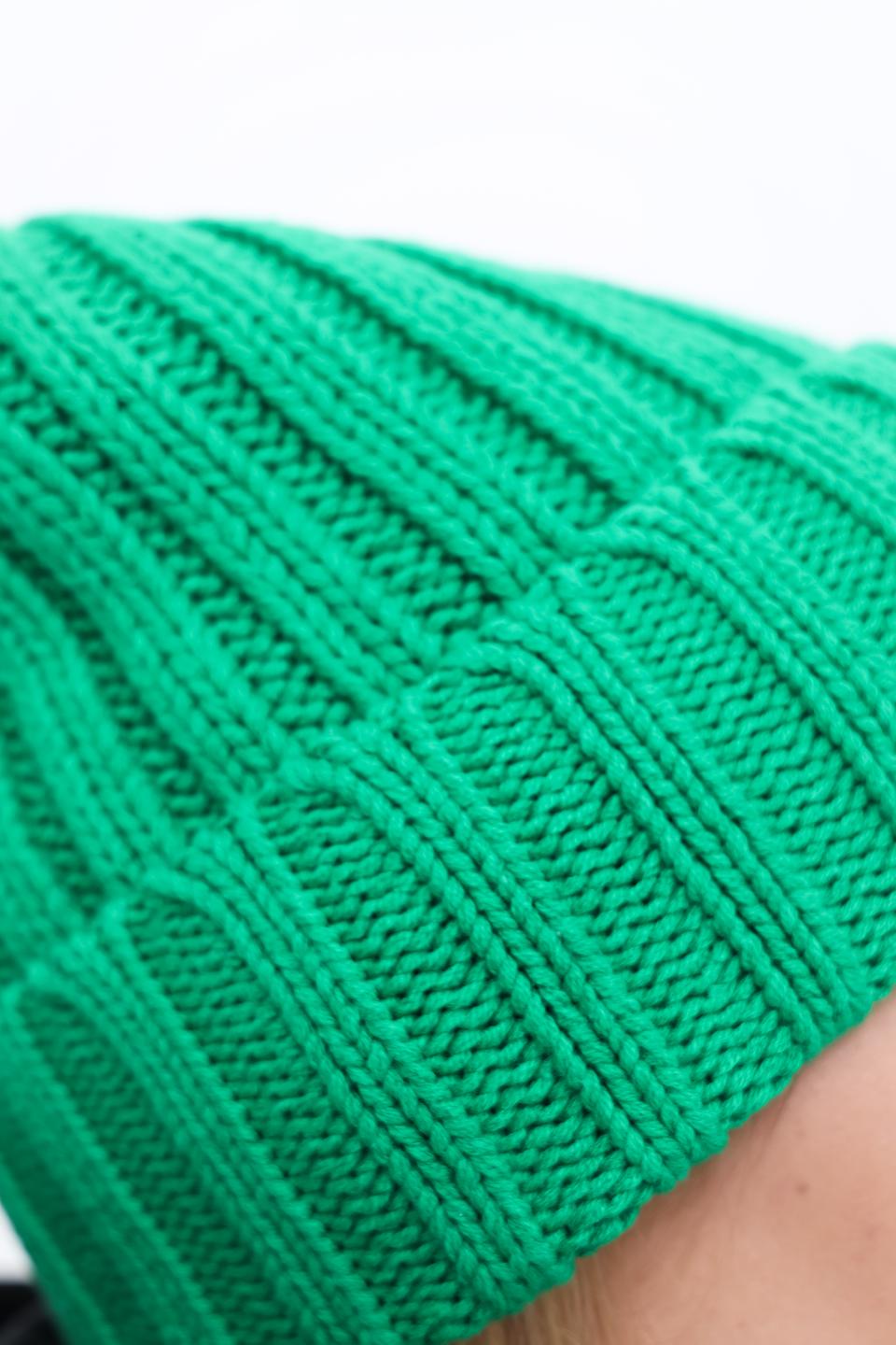 Шапка Oui зелёная вязаная