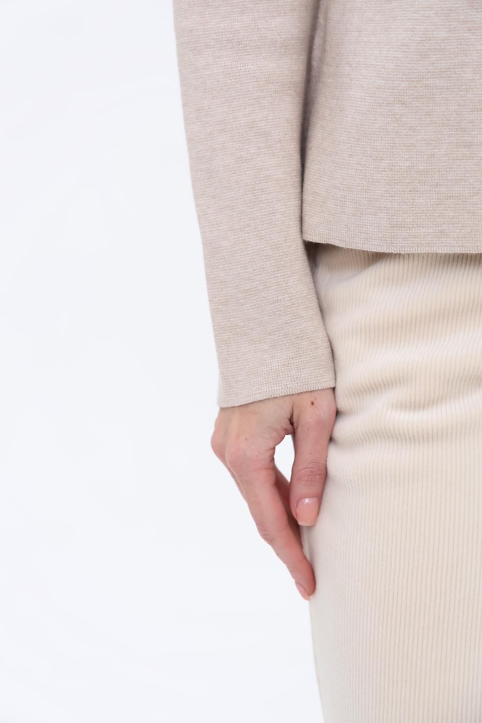 Пуловер More and More бежевый с горлом