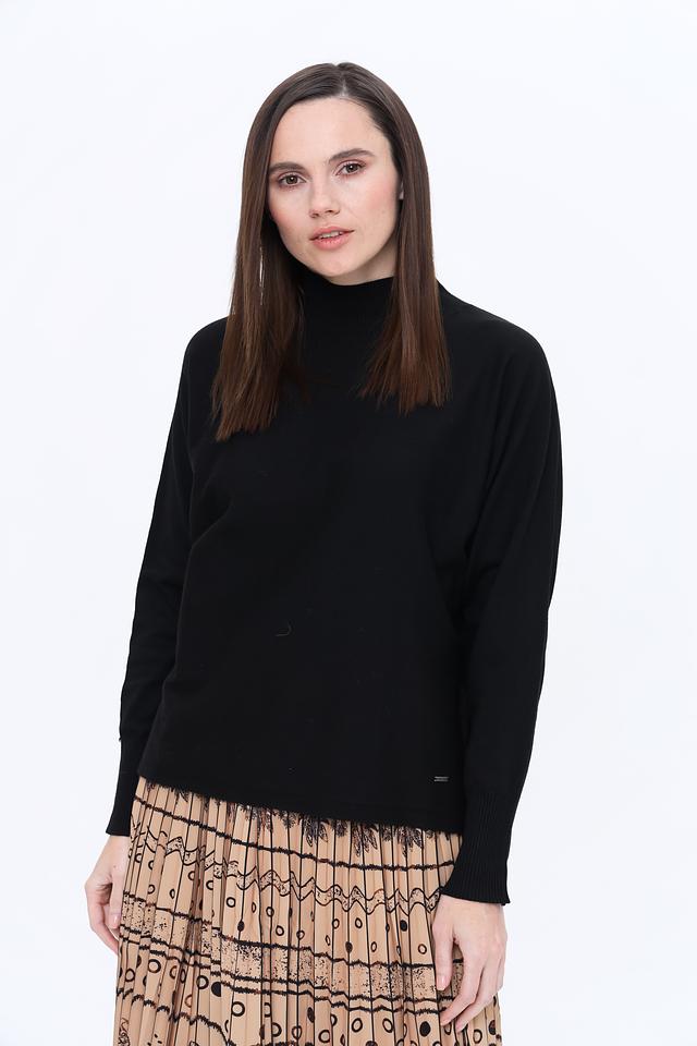 Пуловер More and More чёрный с горлом