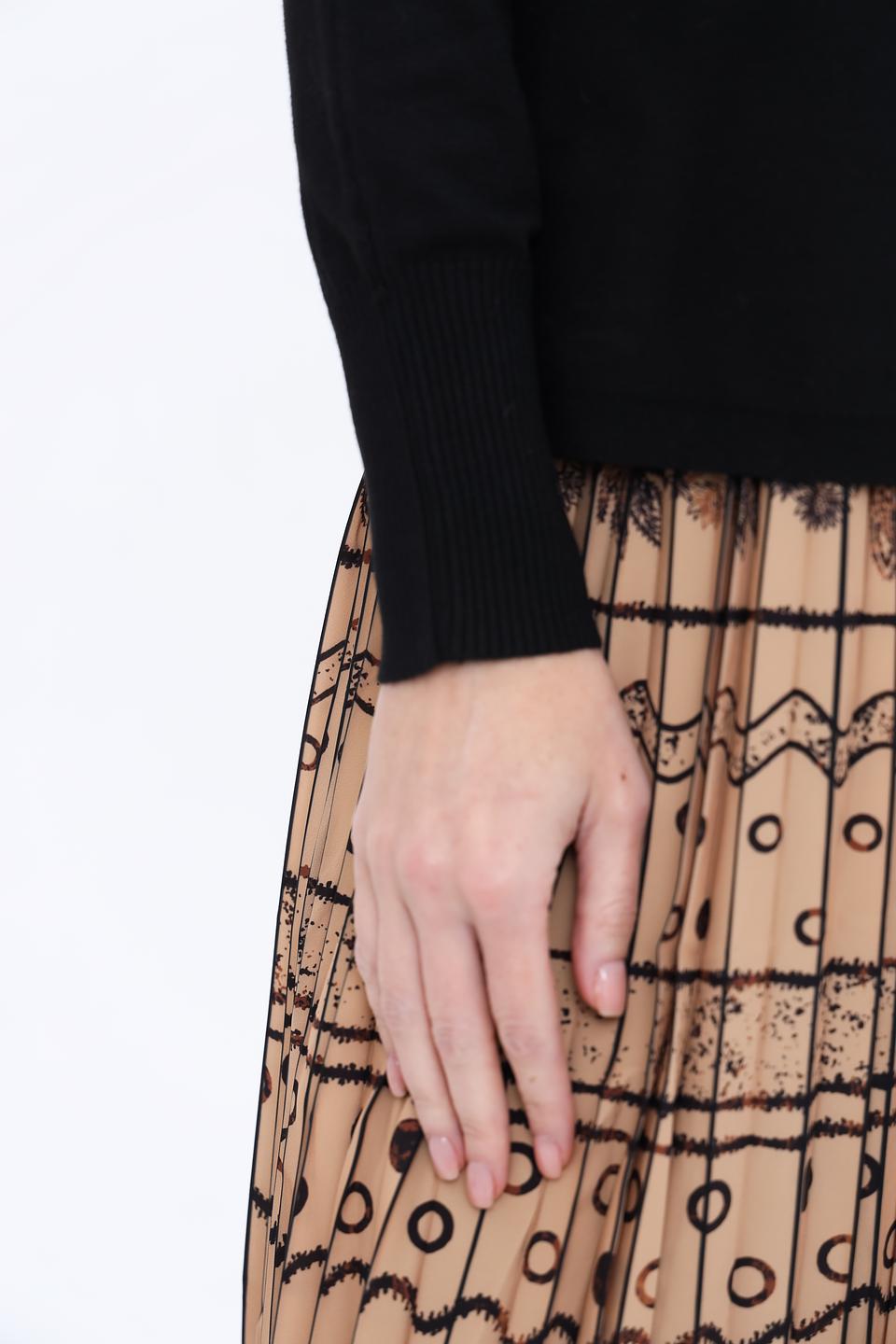 Пуловер More and More чёрный с горлом