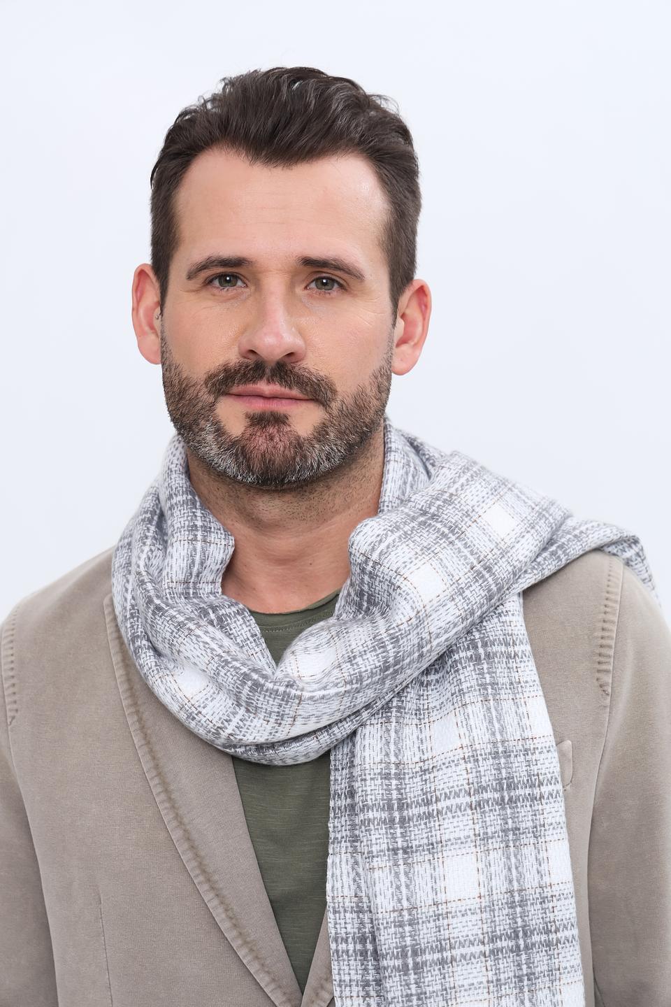Шарф Pezzo в клетку серый