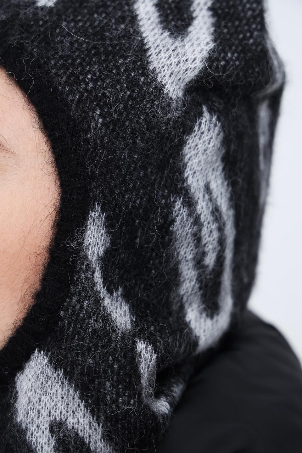 Шапка Hugo женская с узором чёрная